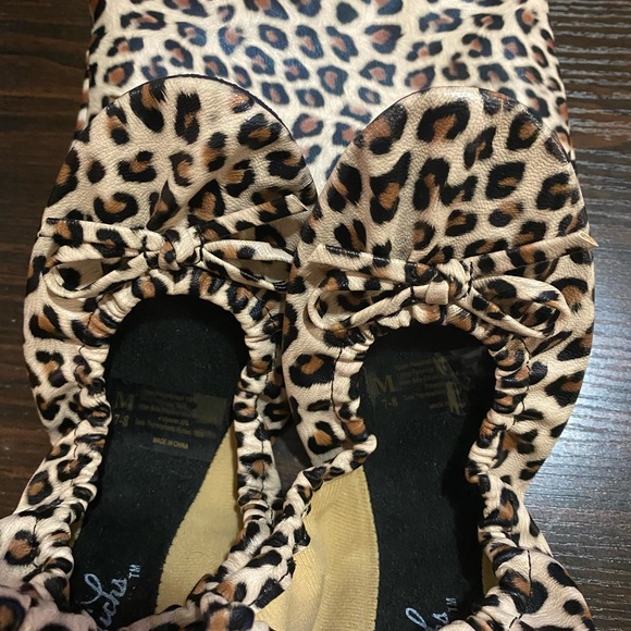 Shoes - Flats in a bag 🐆